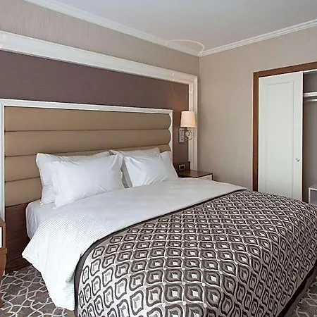 Alusso Thermal & Convention Center מלון
